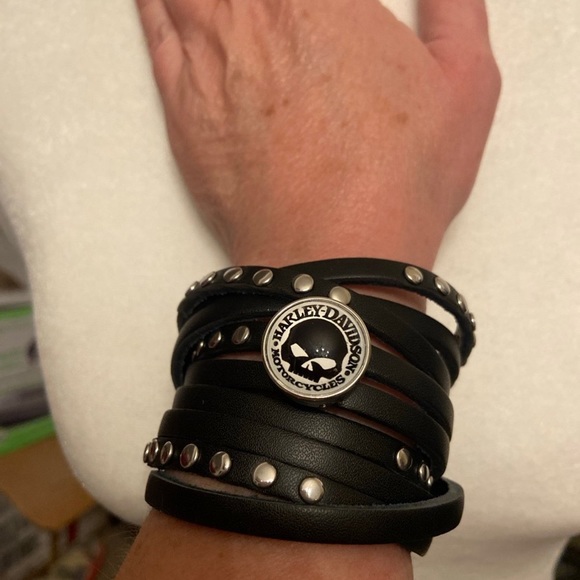 - HD Snap Button Wrap Bracelet - Picture 8 of 9